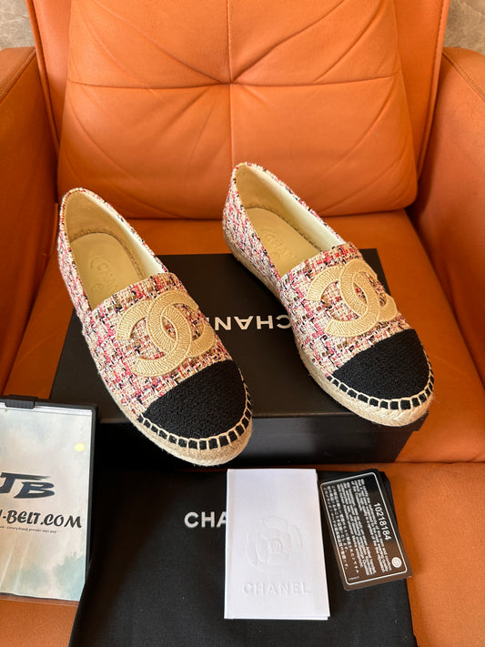 Alpargatas de tweed de Chanel con logotipo CC