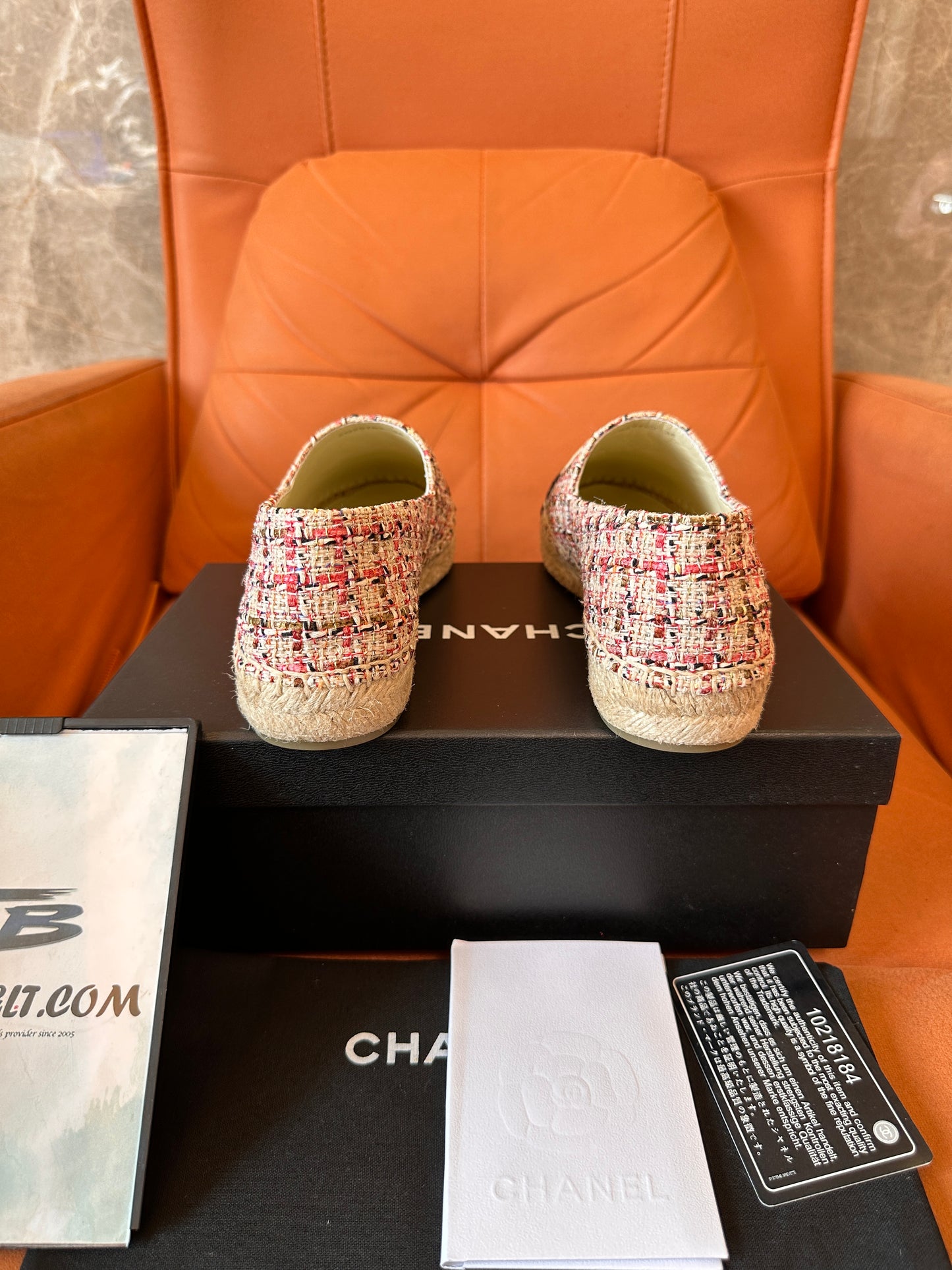 Alpercatas Chanel em Tweed com Logótipo CC