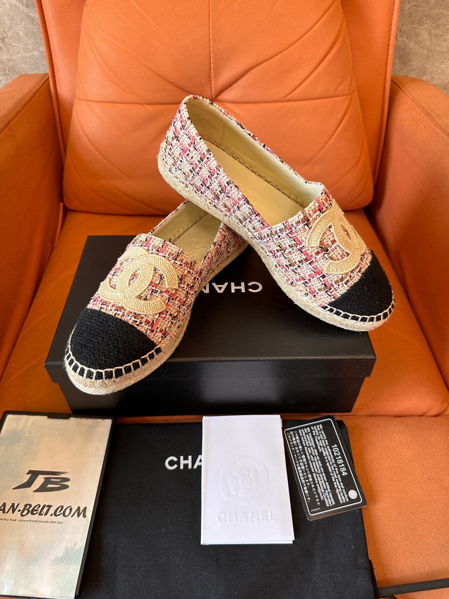 Alpercatas Chanel em Tweed com Logótipo CC