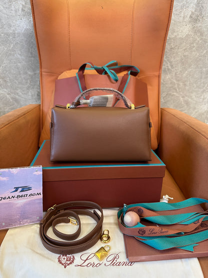 Mala de Mão Loro Piana Classic Box em Pele – Castanha | Mala de Mão Pequena Estruturada