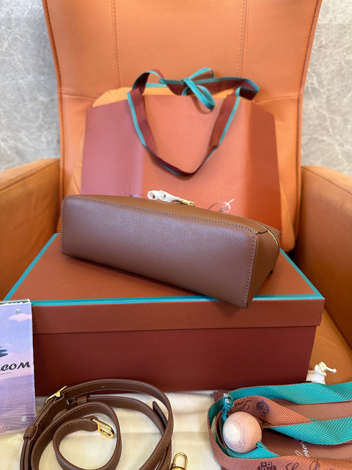 Mala de Mão Loro Piana Classic Box em Pele – Castanha | Mala de Mão Pequena Estruturada