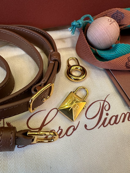 Mala de Mão Loro Piana Classic Box em Pele – Castanha | Mala de Mão Pequena Estruturada