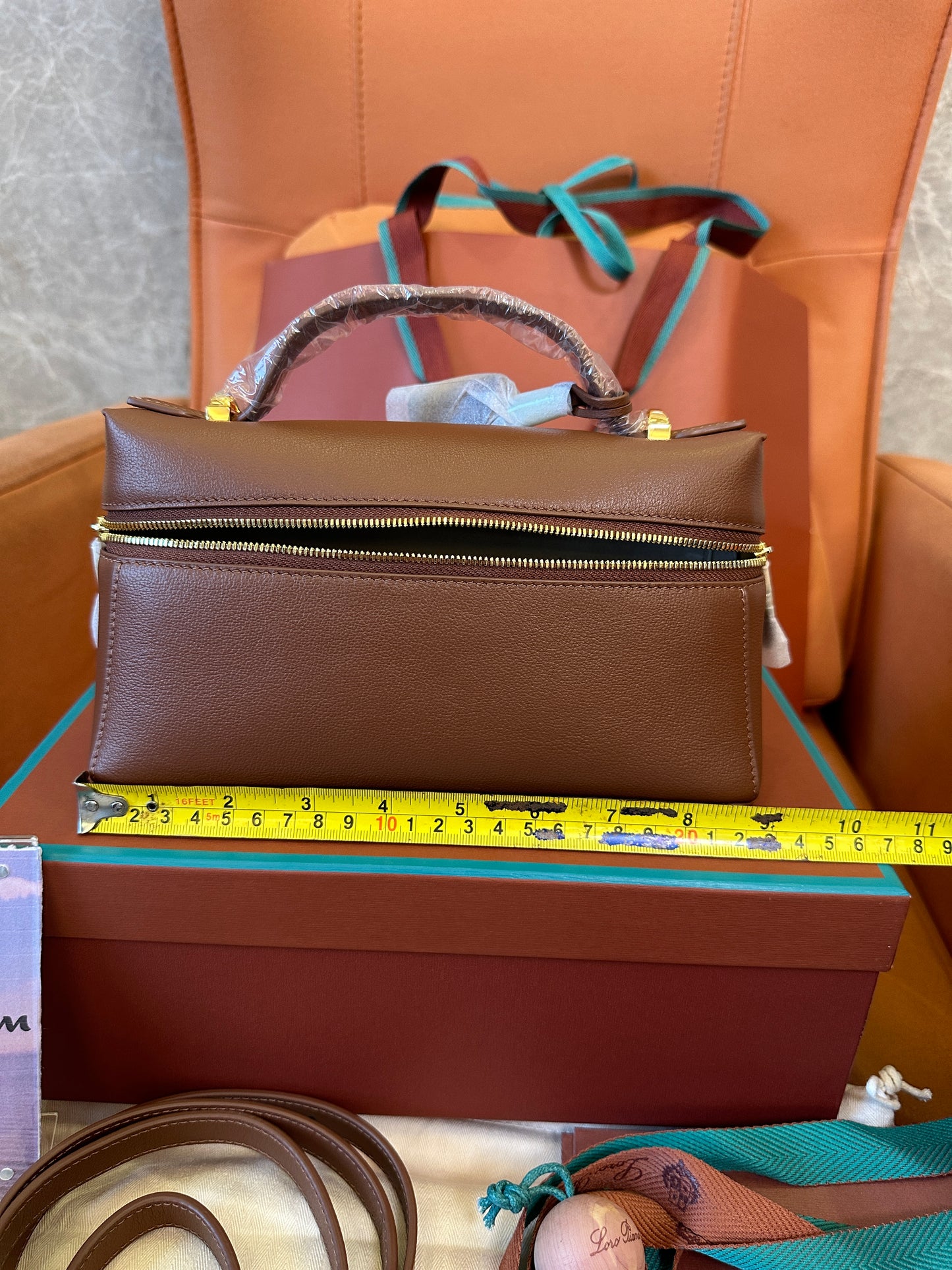 Mala de Mão Loro Piana Classic Box em Pele – Castanha | Mala de Mão Pequena Estruturada