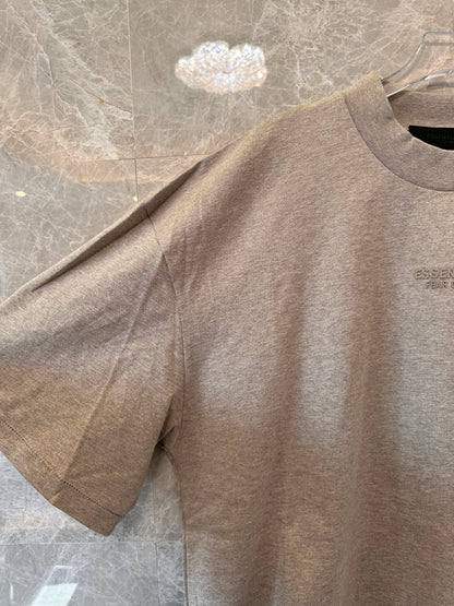Camiseta extragrande Fear of God Essentials en color topo