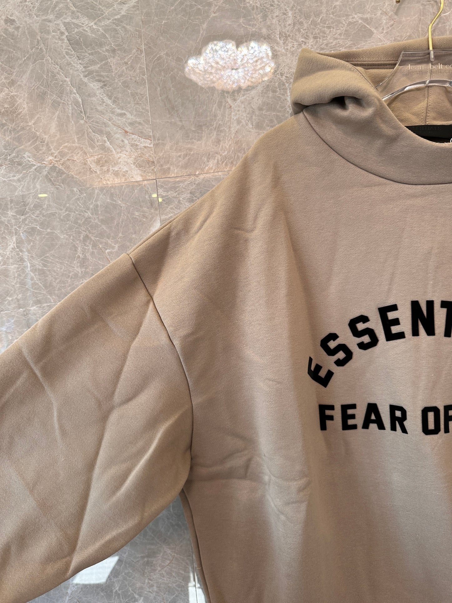 Moletom oversized Fear of God Essentials em tom taupe