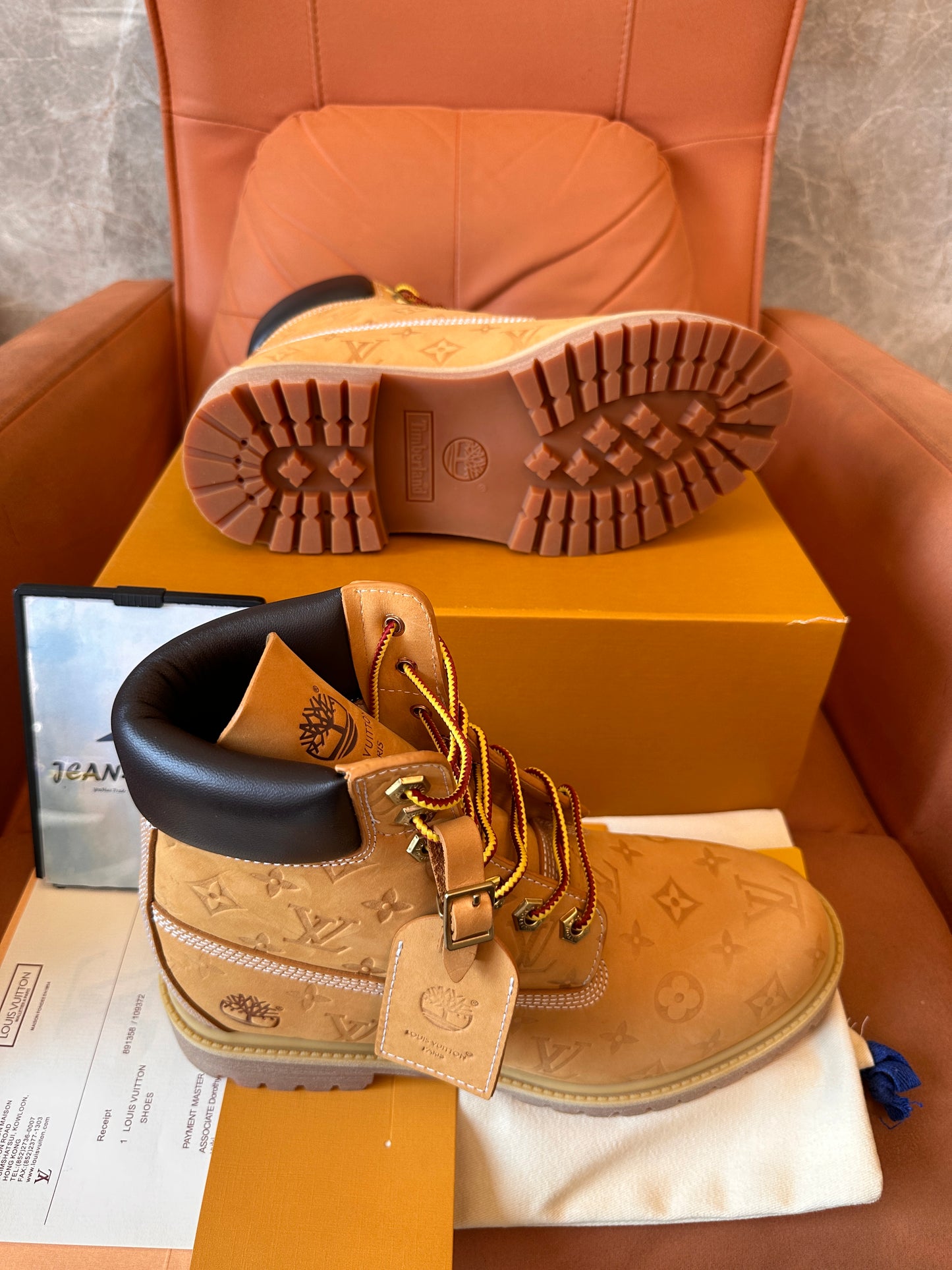 Botas de couro com monograma Louis Vuitton x Timberland em relevo