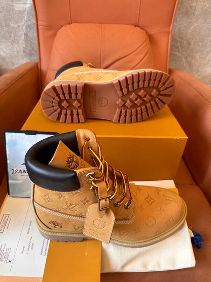 Botas de couro com monograma Louis Vuitton x Timberland em relevo