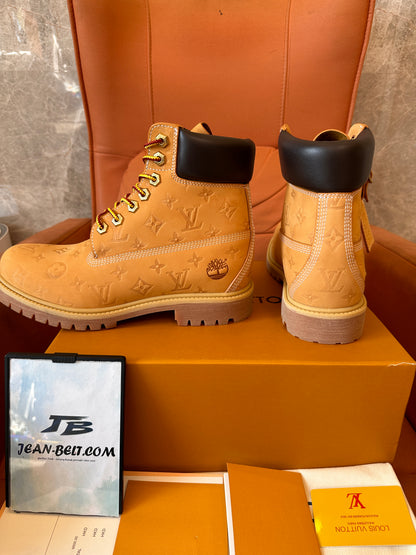 Botas de couro com monograma Louis Vuitton x Timberland em relevo