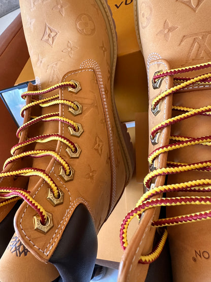 Botas de couro com monograma Louis Vuitton x Timberland em relevo