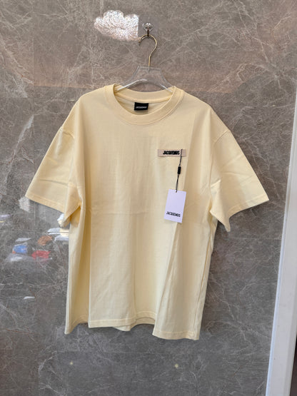 Camiseta clássica com patch do logotipo Jacquemus - amarelo claro