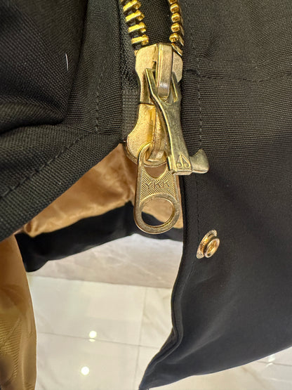 Parka Debbie para Mulher Moose Knuckles – Preto com Forro Dourado e Capuz de Pelo