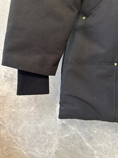 Parka Debbie para Mulher Moose Knuckles – Preto com Forro Dourado e Capuz de Pelo