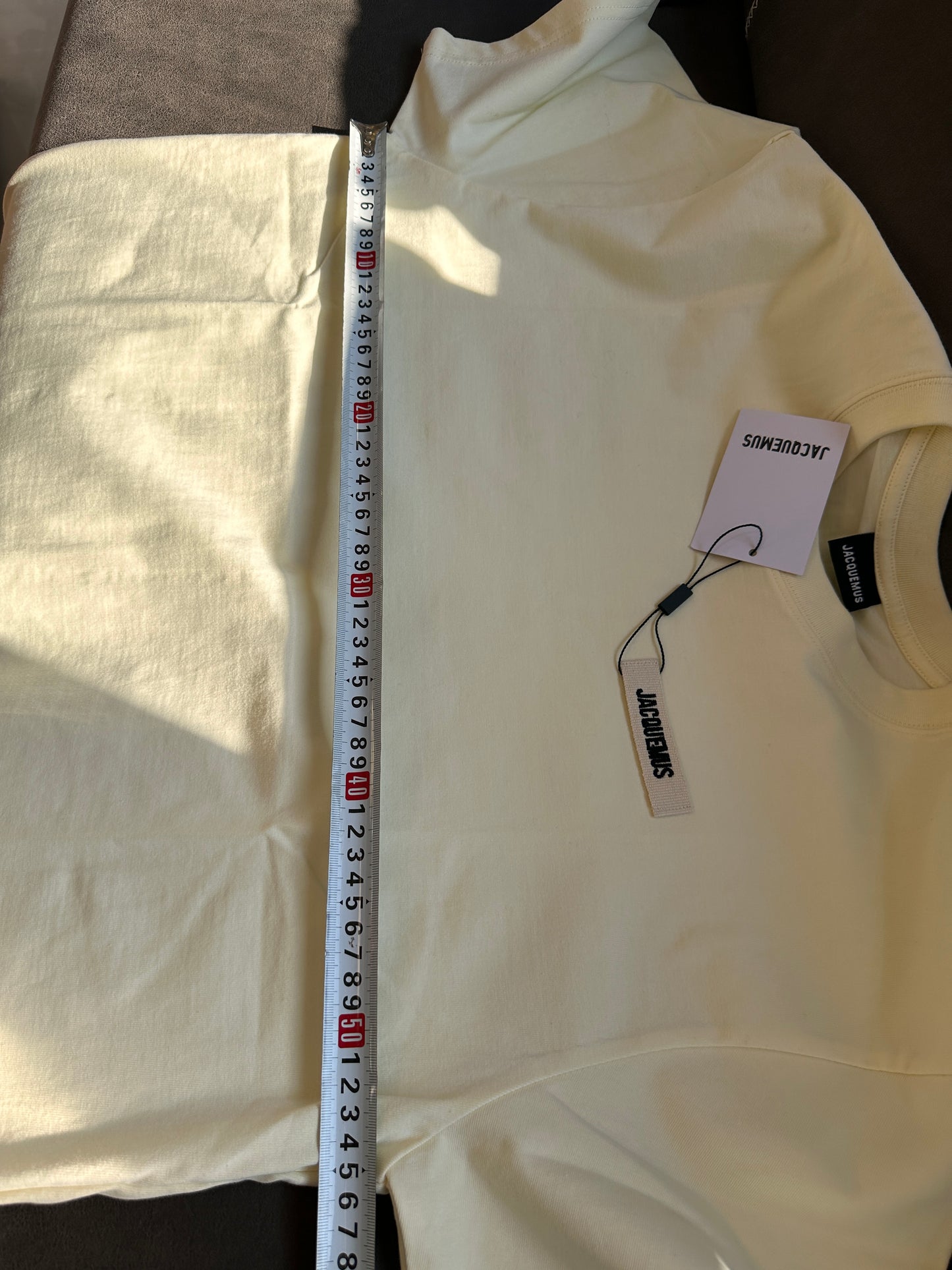 Camiseta clássica com patch do logotipo Jacquemus - amarelo claro
