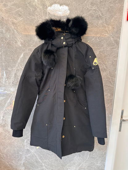 Parka Moose Knuckles série dourada – jaqueta preta de plumas