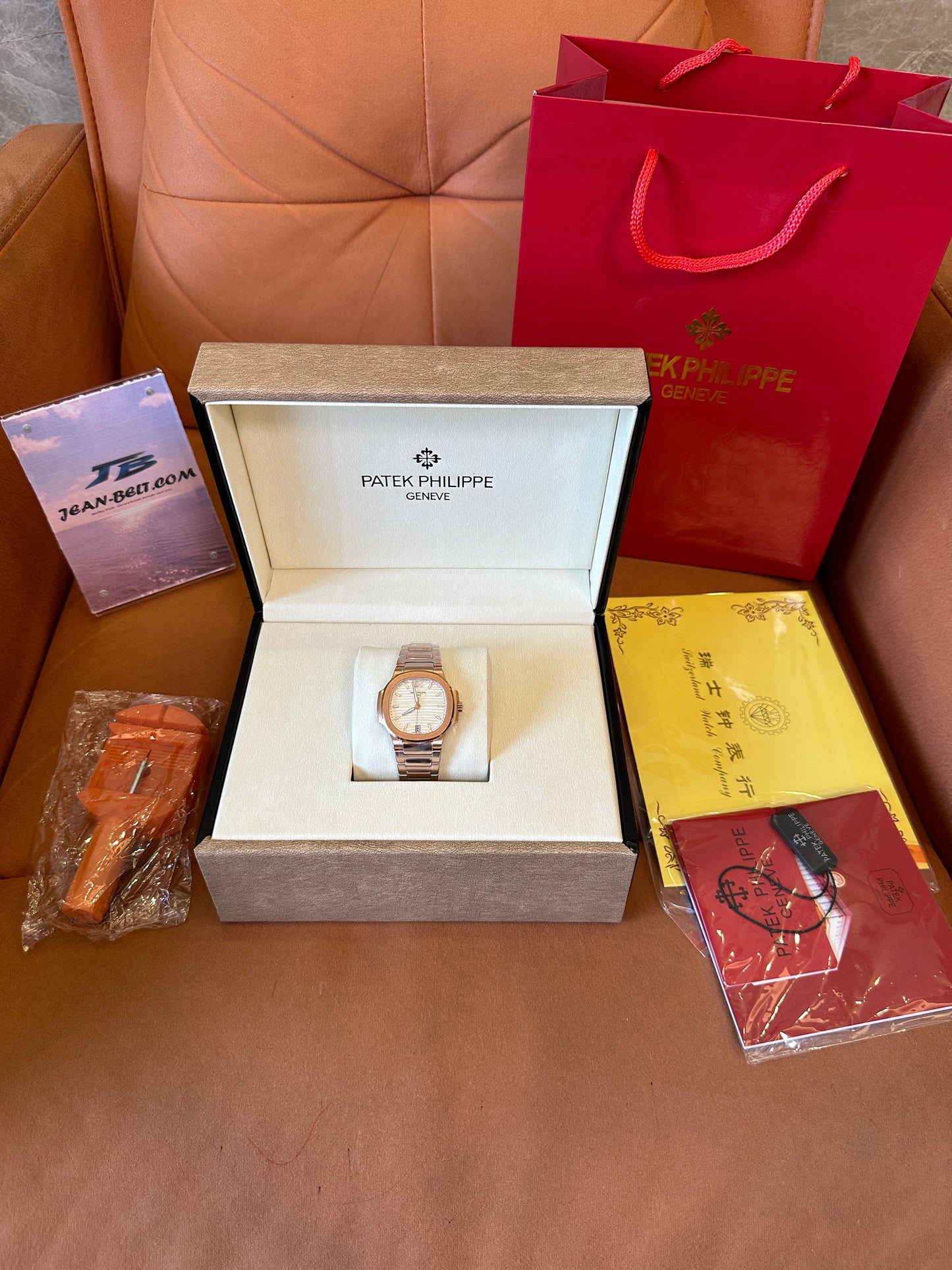 Patek Philippe Nautilus 7118/1R-001 Relógio Automático – Ouro Rosa com Mostrador Branco Texturizado