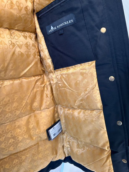Parka Moose Knuckles série dourada – jaqueta preta de plumas