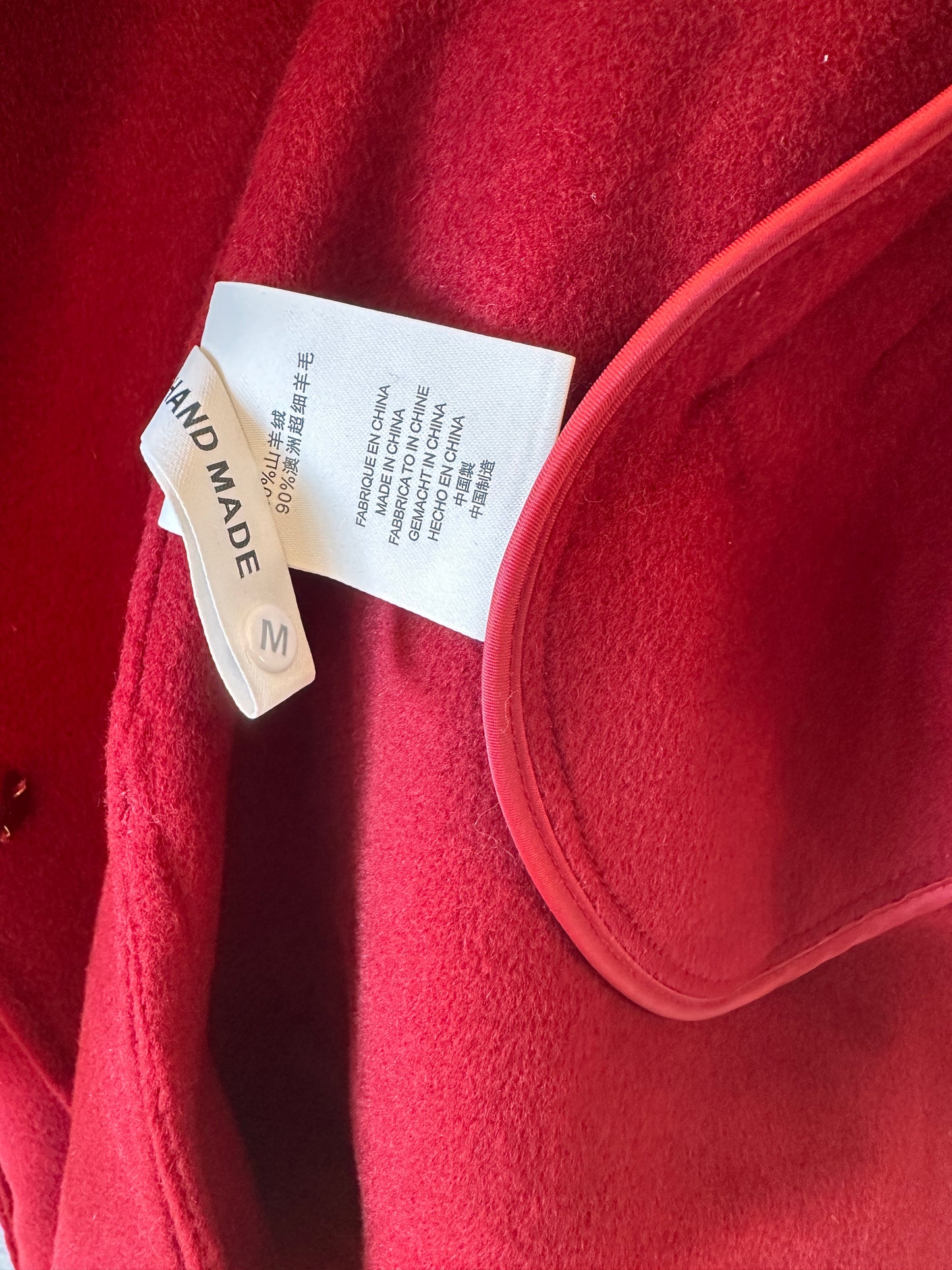 Casaco de lã vermelha Hermes com gola assimétrica e fivela de couro