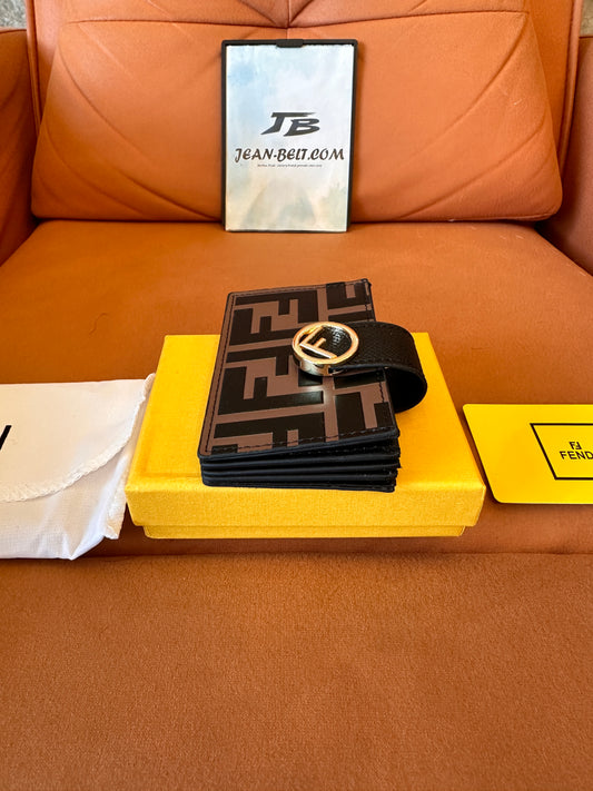 Tarjetero con monograma FF de Fendi con detalle de logotipo dorado