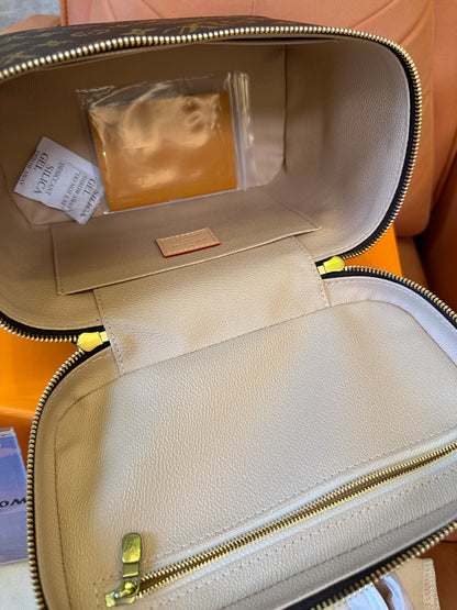Louis Vuitton Nice BB M42265 Vanity Bag