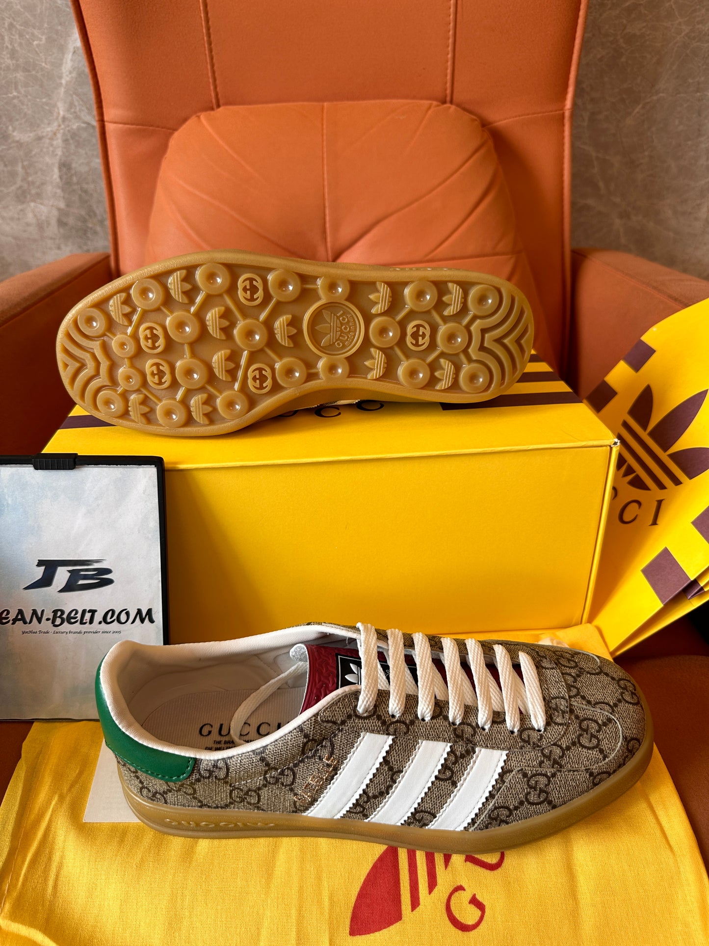 Tênis Gucci x Adidas Gazelle