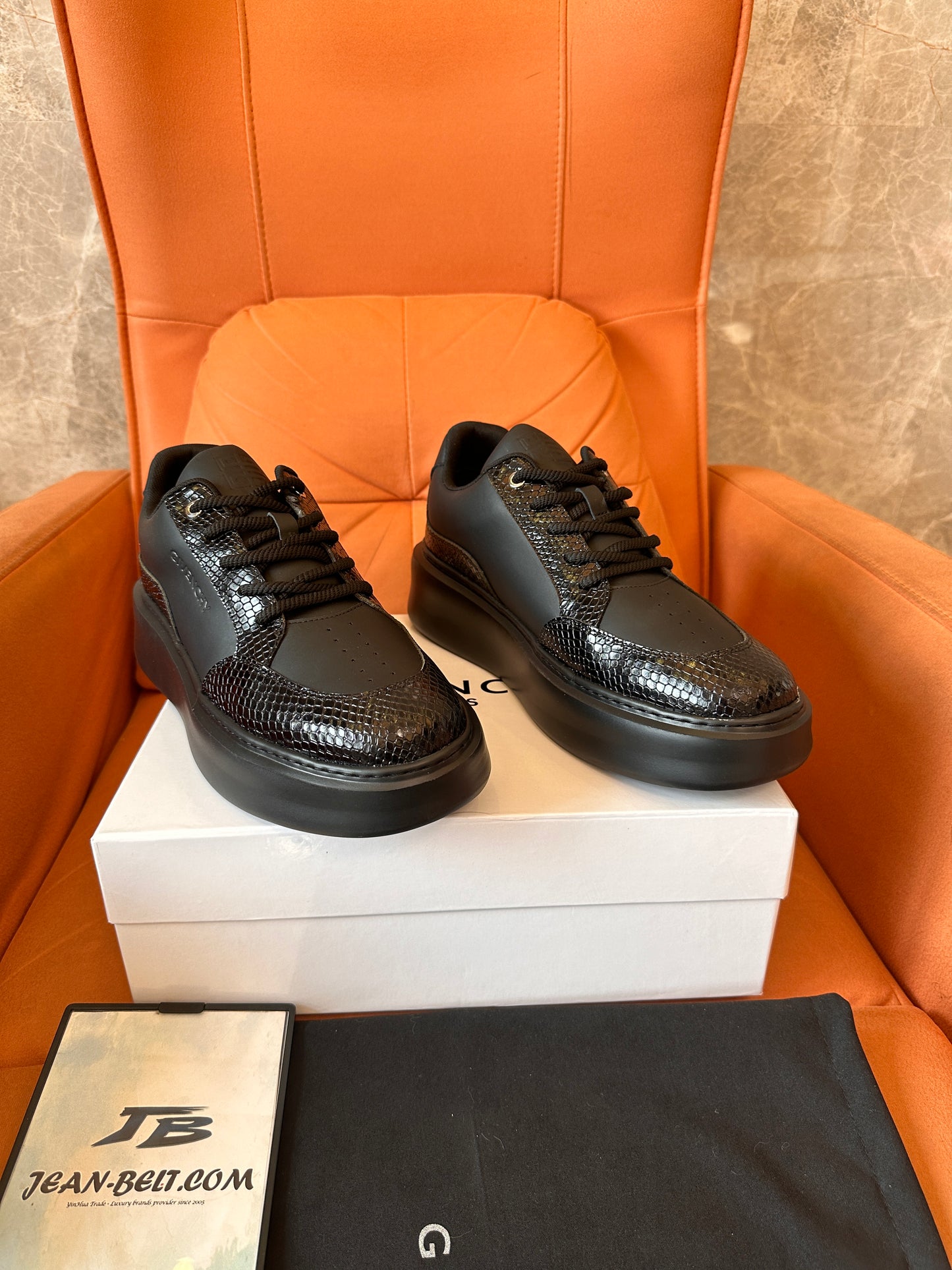 Zapatillas Givenchy de piel negra con detalle de piel de serpiente y suela de plataforma