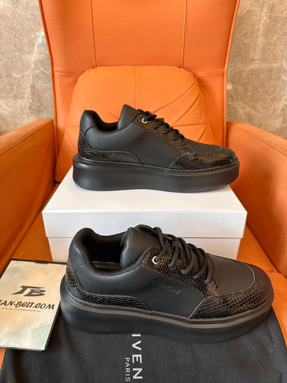 Zapatillas Givenchy de piel negra con detalle de piel de serpiente y suela de plataforma