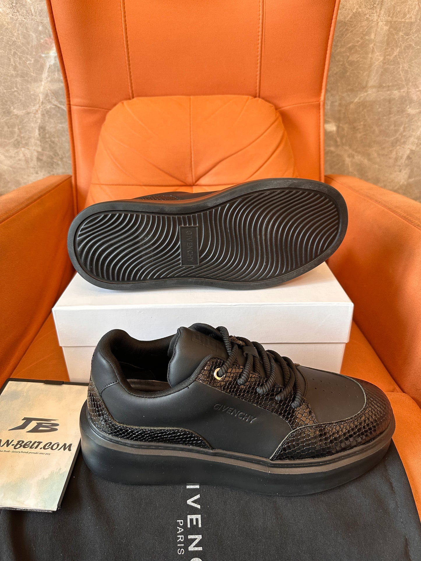 Zapatillas Givenchy de piel negra con detalle de piel de serpiente y suela de plataforma