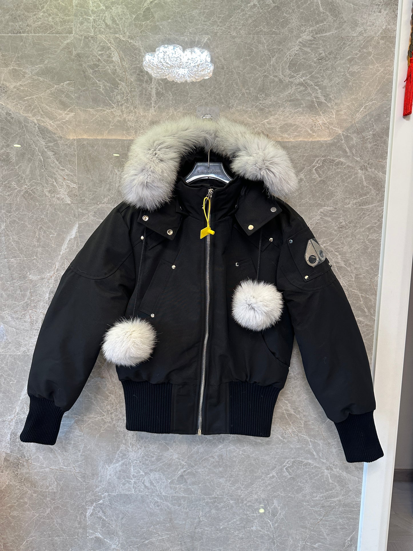 Blusão Moose Knuckles Stirling Bomber Preto com Pelo