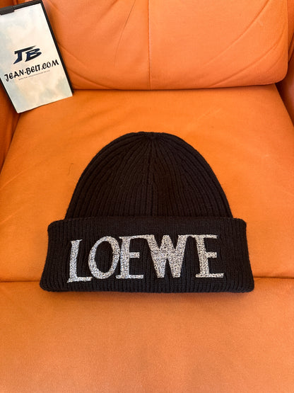 Gorro de punto negro de Loewe con logotipo plateado