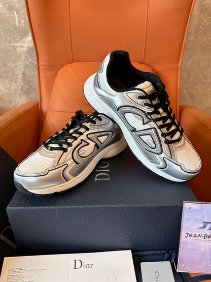 Tênis Dior B30 prata metálico com logotipo do CD