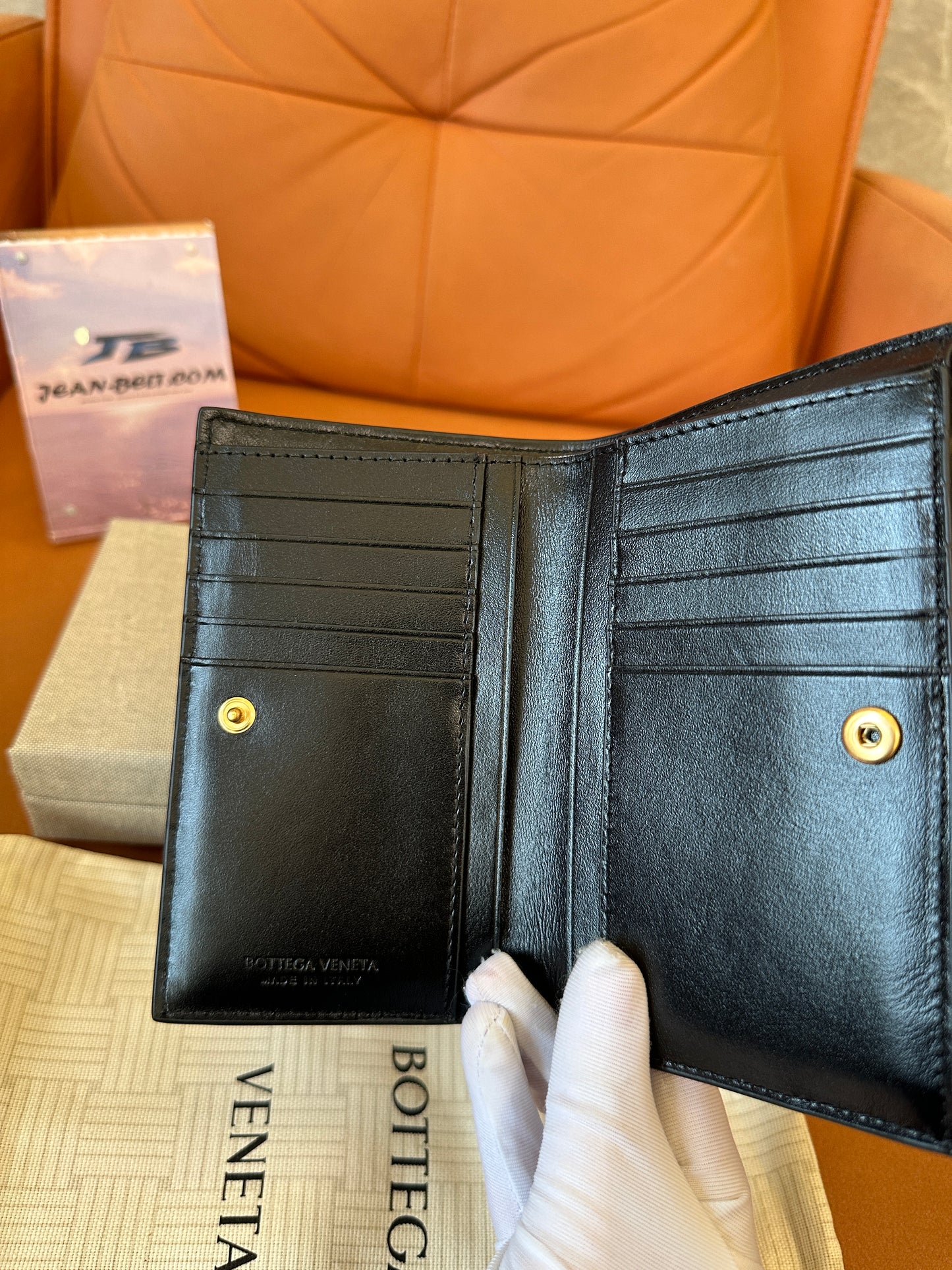 Bottega Veneta Intrecciato Leather Bifold Wallet – Black