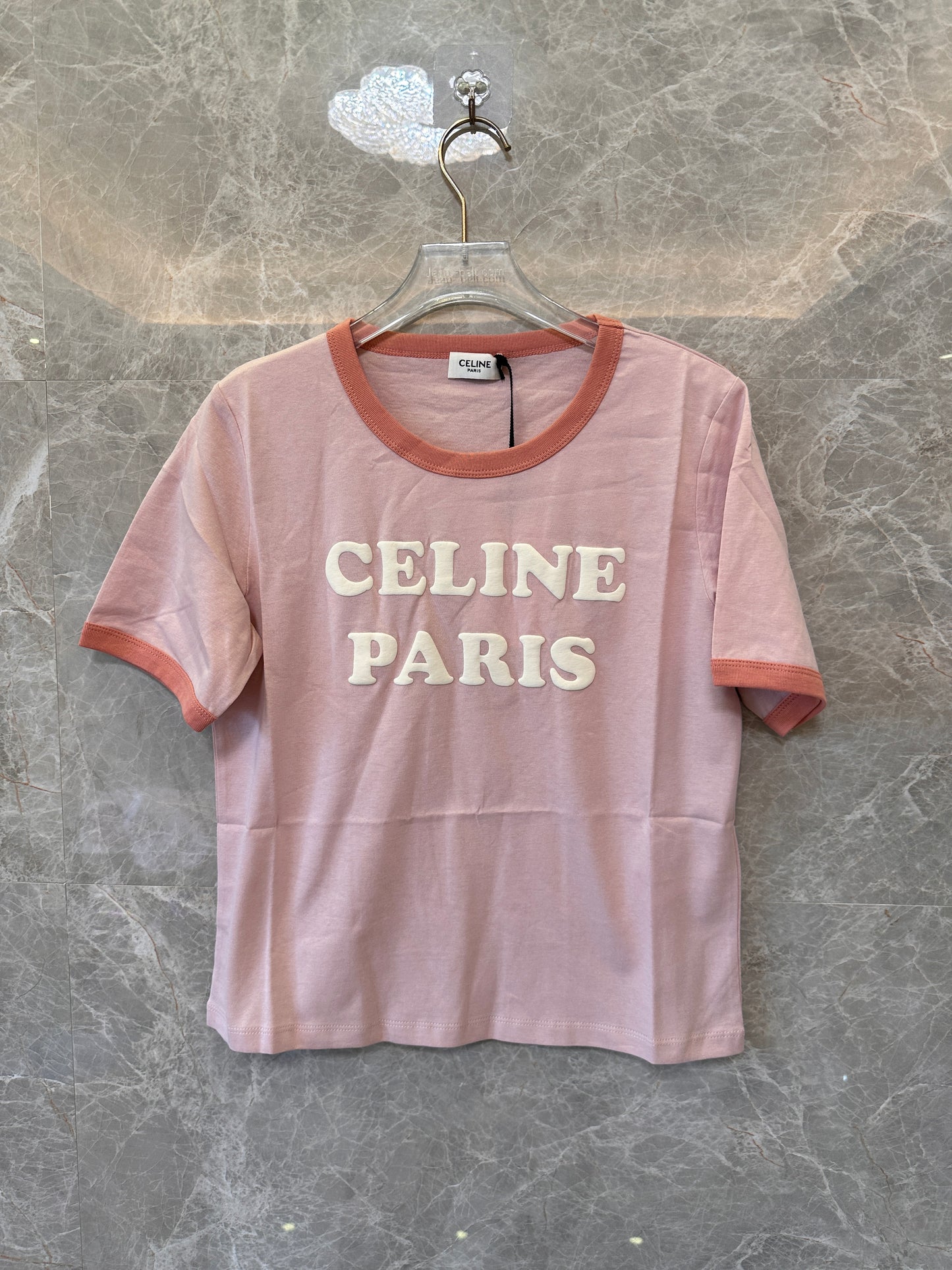 T-shirt Celine Paris de Inspiração Vintage - Cor-de-rosa