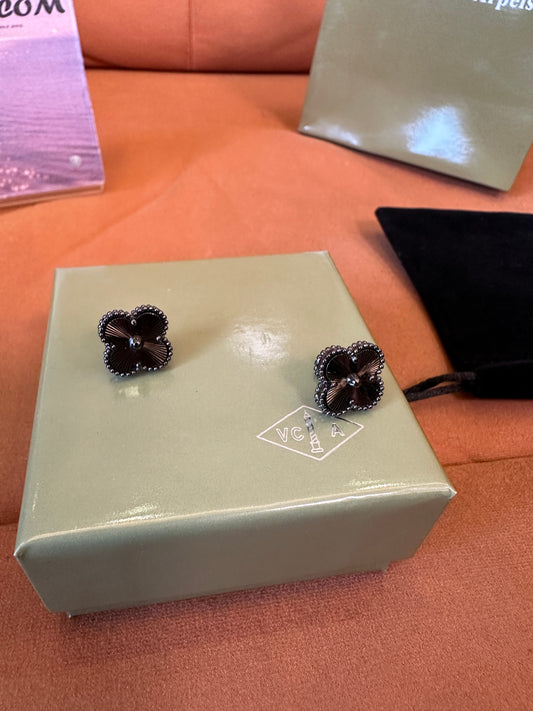 Van Cleef & Arpels Vintage Alhambra Earrings – Black Onyx with 18K Gold Beads