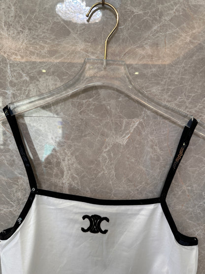 Camisola blanca de Celine Paris con ribete de lentejuelas negras