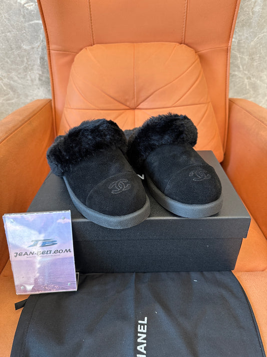 Chanel Shearling-Lined Suede Slippers in Black