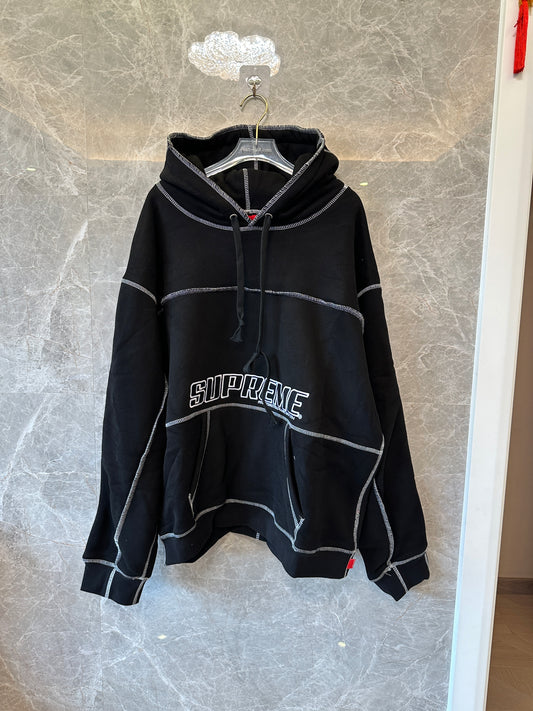 Supreme Contrast Stitch Logo Hoodie em preto