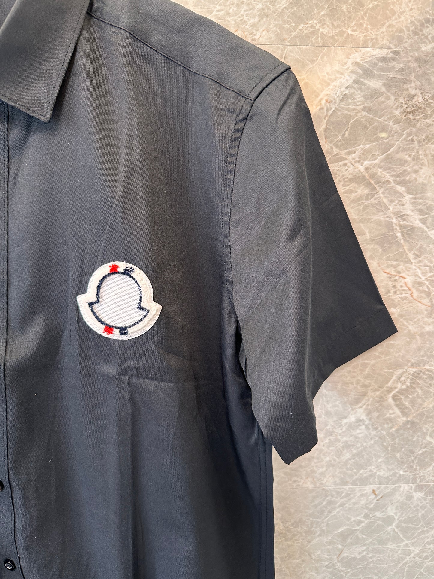 Camisa clásica de manga corta para hombre de Moncler - negra