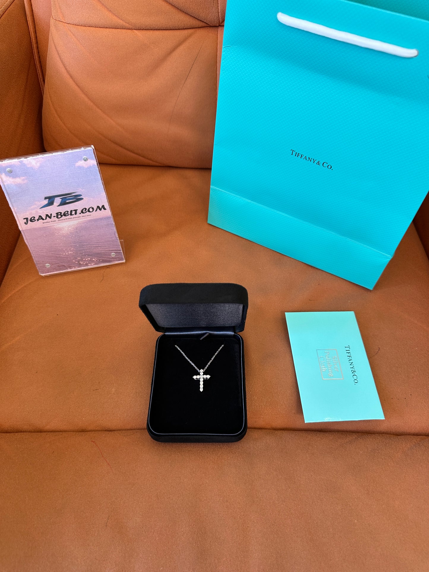 Colar Tiffany & Co. Cruz de Diamantes em Ouro Branco