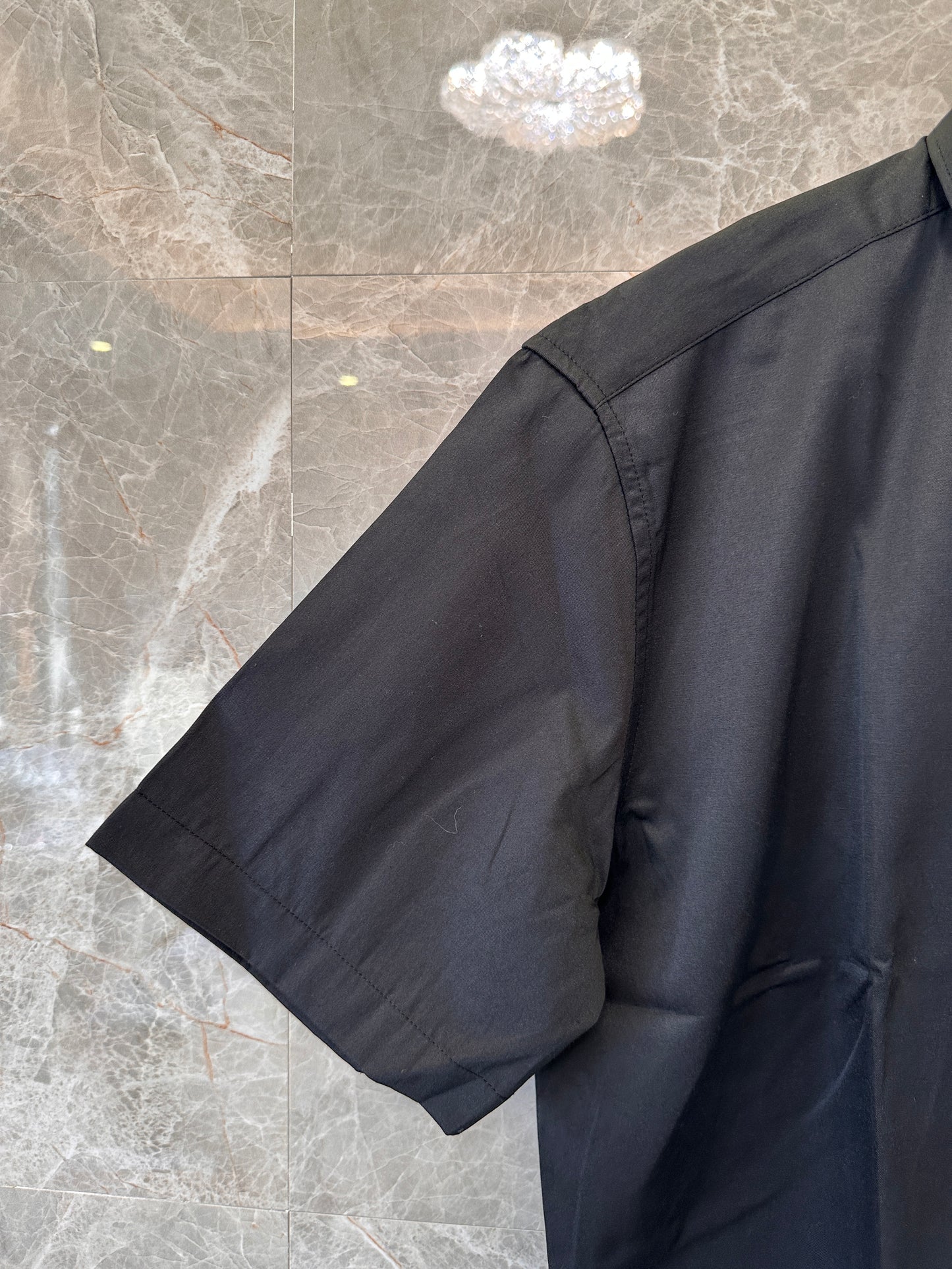 Camisa clásica de manga corta para hombre de Moncler - negra
