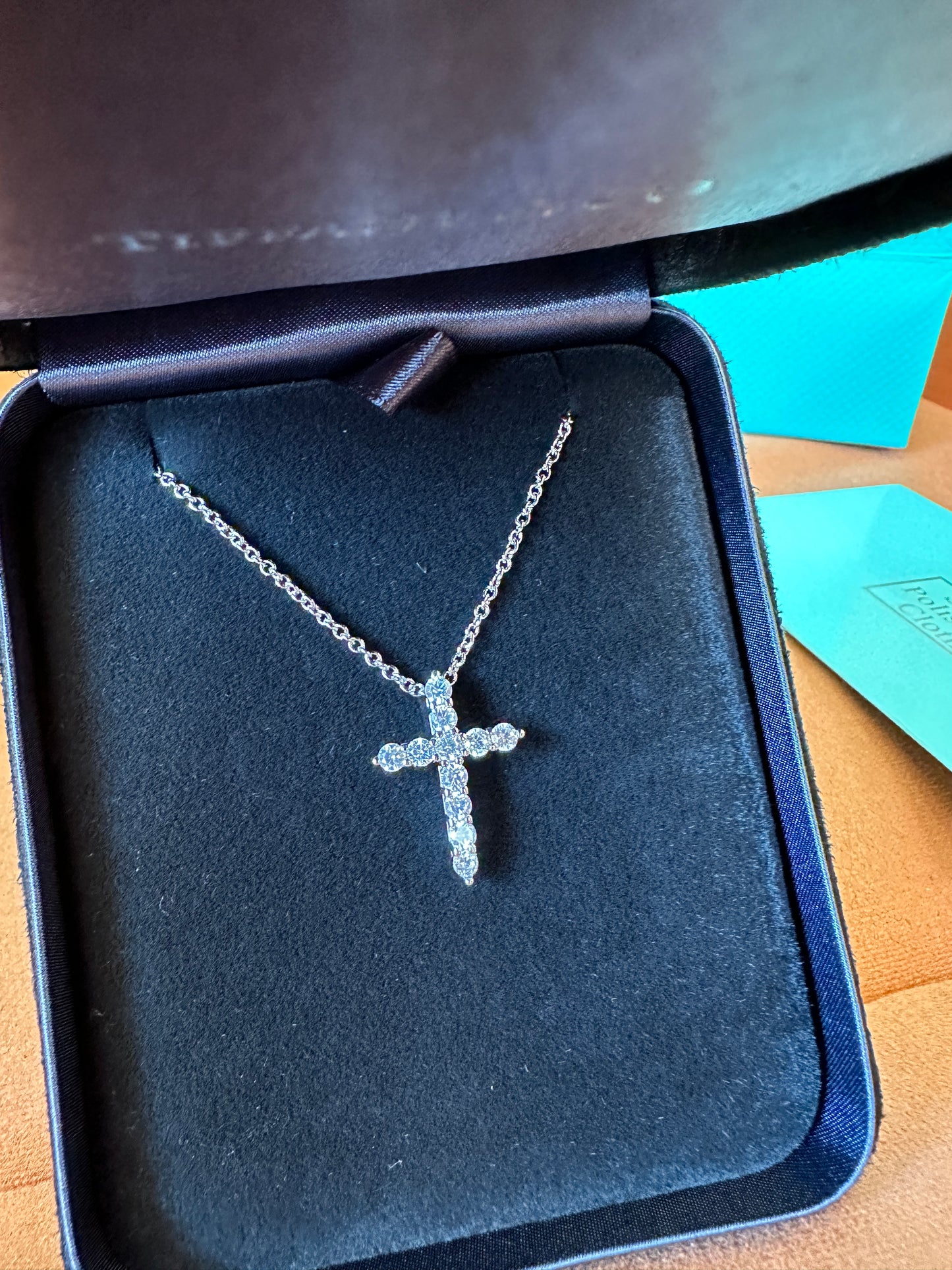 Colar Tiffany & Co. Cruz de Diamantes em Ouro Branco