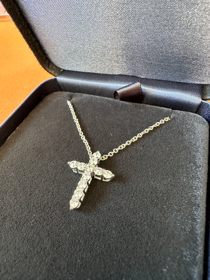 Colar Tiffany & Co. Cruz de Diamantes em Ouro Branco