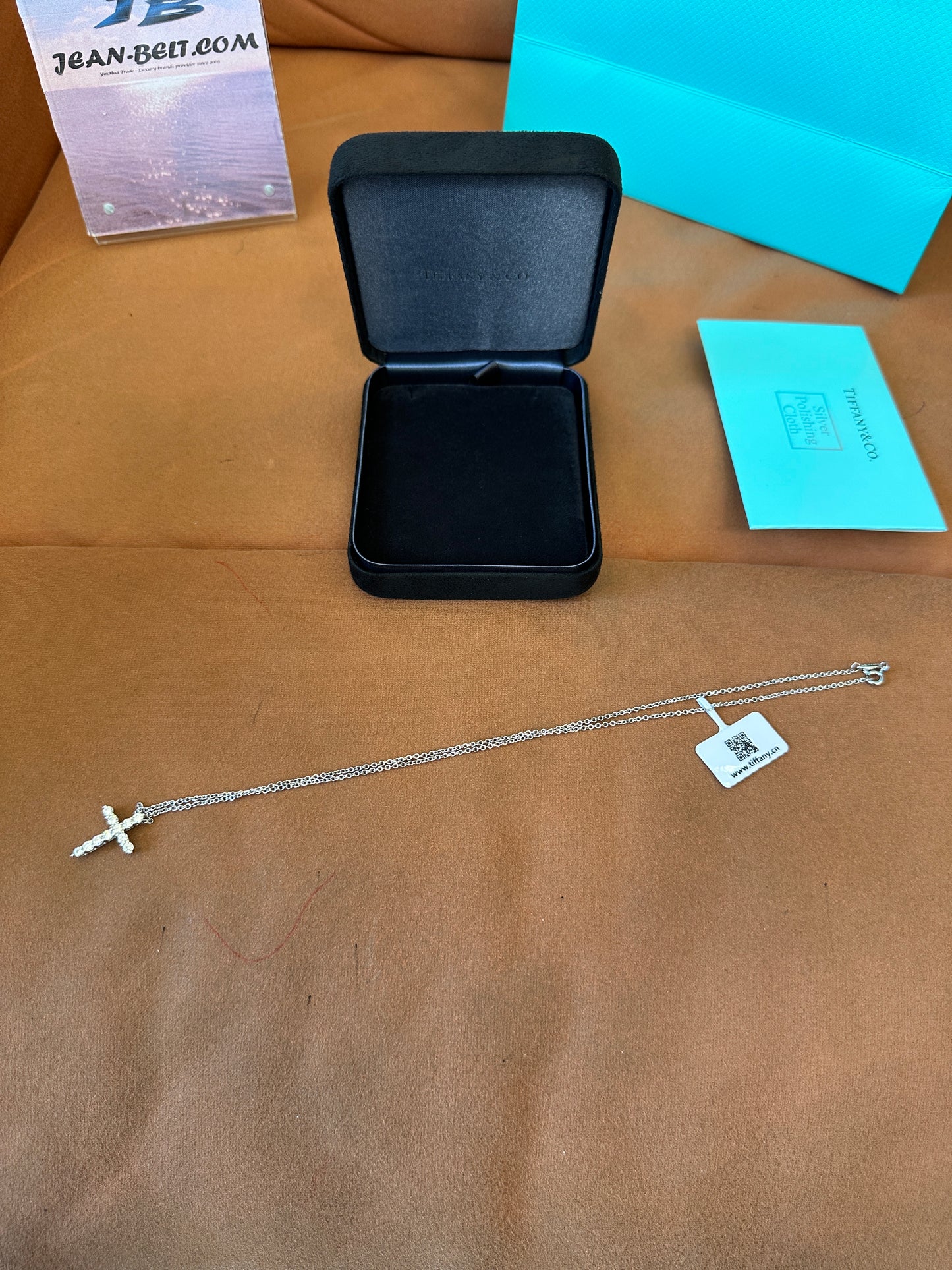 Colar Tiffany & Co. Cruz de Diamantes em Ouro Branco