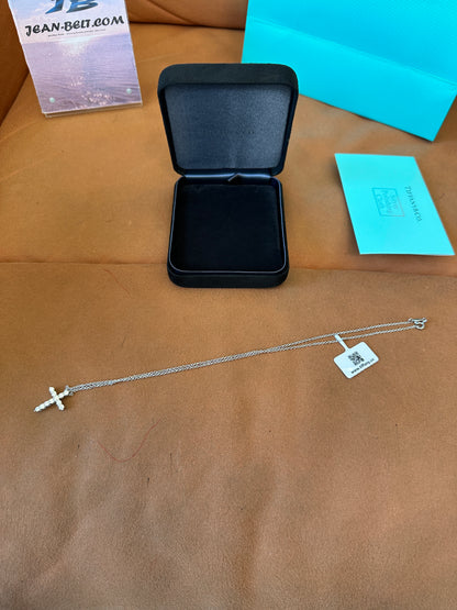 Colar Tiffany & Co. Cruz de Diamantes em Ouro Branco