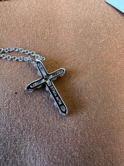 Colar Tiffany & Co. Cruz de Diamantes em Ouro Branco