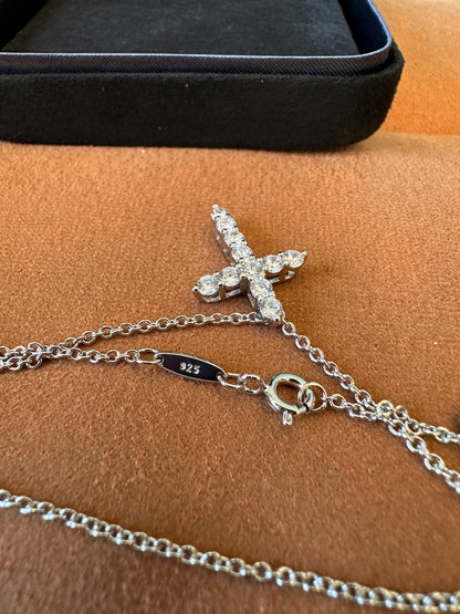 Colar Tiffany & Co. Cruz de Diamantes em Ouro Branco