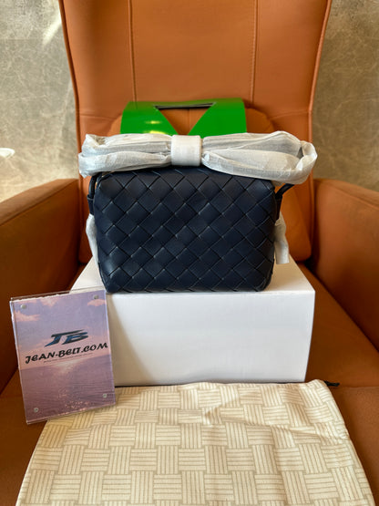 Mala a Tiracolo Mini Intrecciato Bottega Veneta em Pele Azul-Escuro