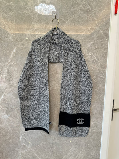 Chanel CC Wool Blend Knit Scarf – Black & White