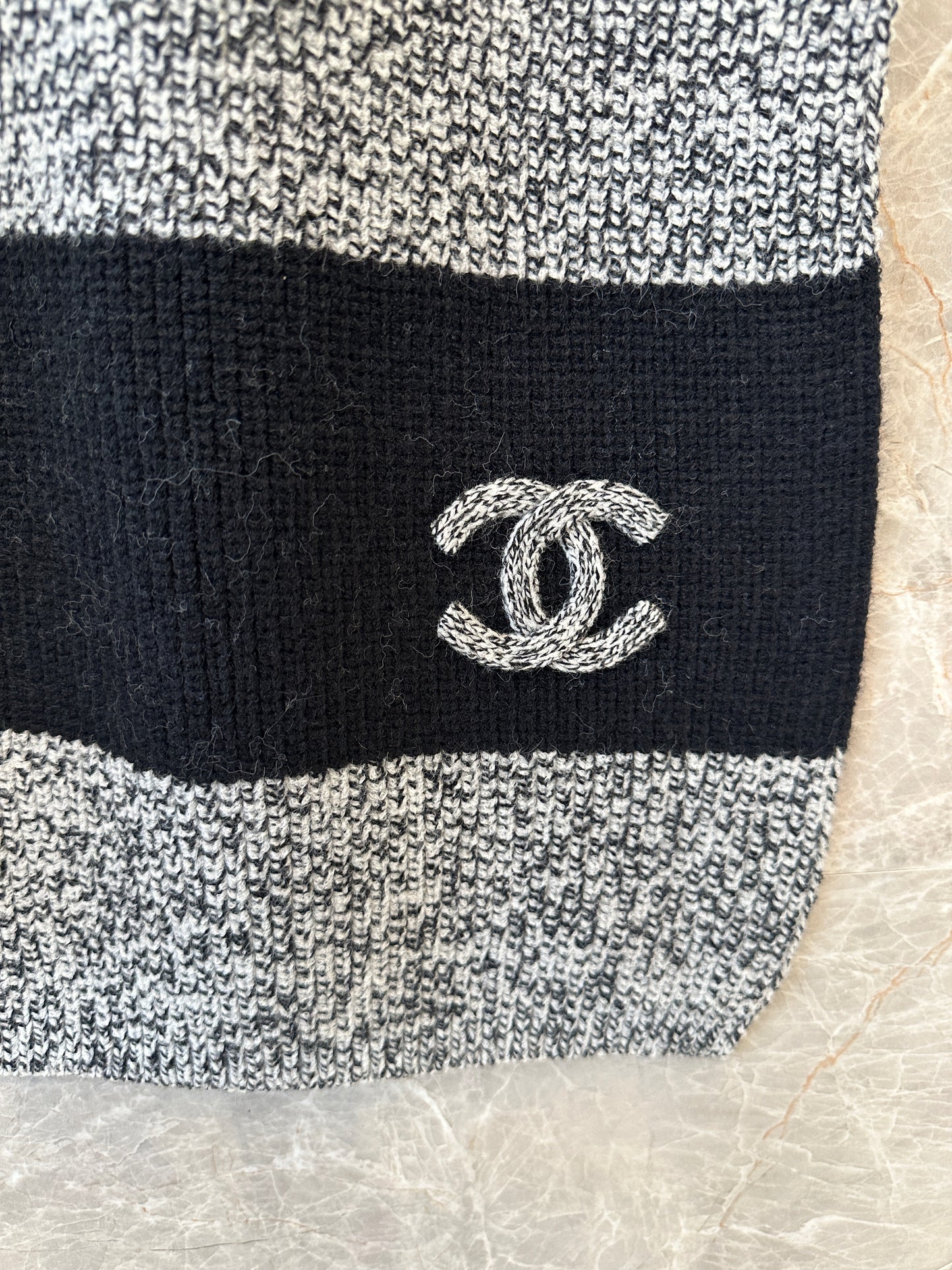 Chanel CC Wool Blend Knit Scarf – Black & White
