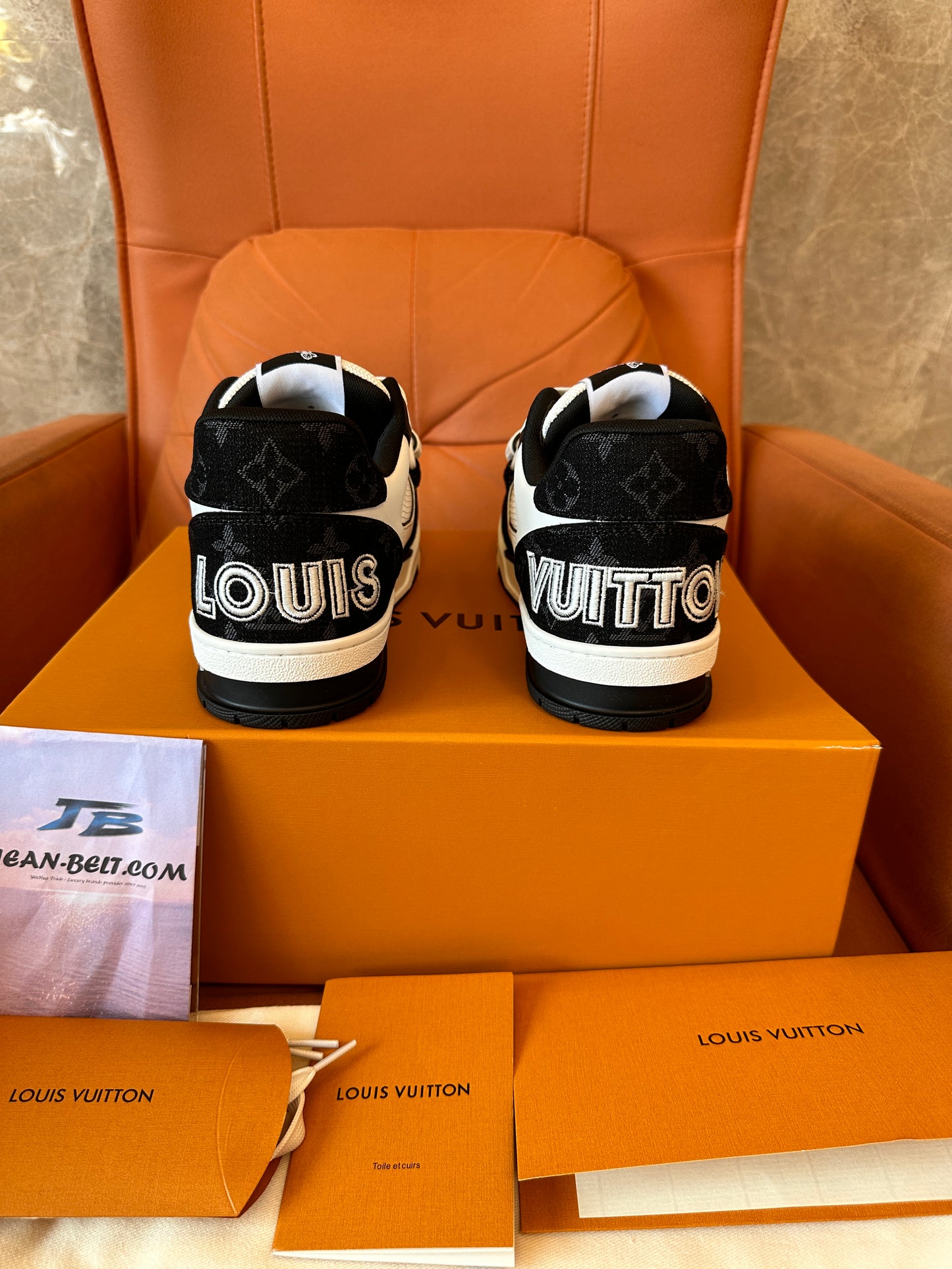 Zapatillas deportivas con monograma LV Trainer de Louis Vuitton