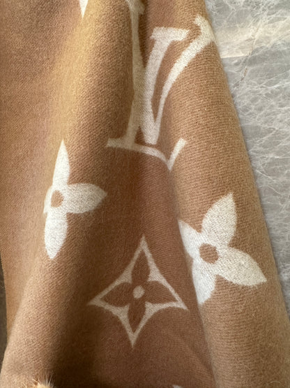 Louis Vuitton Monogram Wool Scarf with Fur Pockets – Camel & Cream